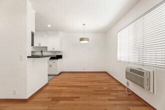 1608 S Bentley Ave in Los Angeles, CA - Building Photo - Building Photo