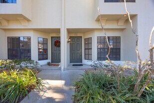 5100 Burchette Rd in Tampa, FL - Building Photo