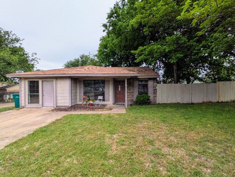 408 Vincent St in Cedar Hill, TX - Building Photo