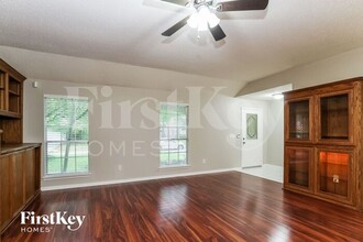 123 S Village Knoll Cir in The Woodlands, TX - Building Photo - Building Photo