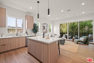 259 S Park View St in Los Angeles, CA - Building Photo - Building Photo