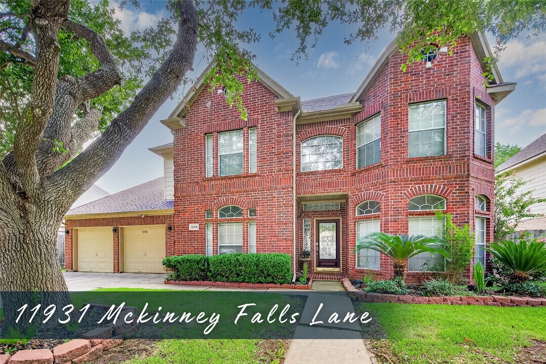 11931 McKinney Falls Ln in Sugar Land, TX - Building Photo