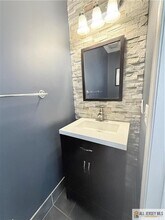 115 Albury Way in North Brunswick, NJ - Building Photo - Building Photo