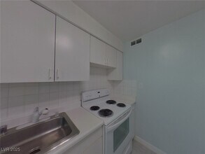 1700 Rexford Dr in Las Vegas, NV - Building Photo - Building Photo