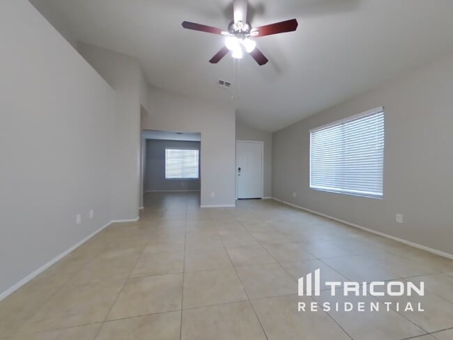 8334 W Baxter Dr in Phoenix, AZ - Building Photo - Building Photo