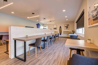 Breakpointe Coronado in Isla Vista, CA - Foto de edificio - Building Photo