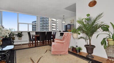 1286 Islington Ave in Toronto, ON - Building Photo - Building Photo