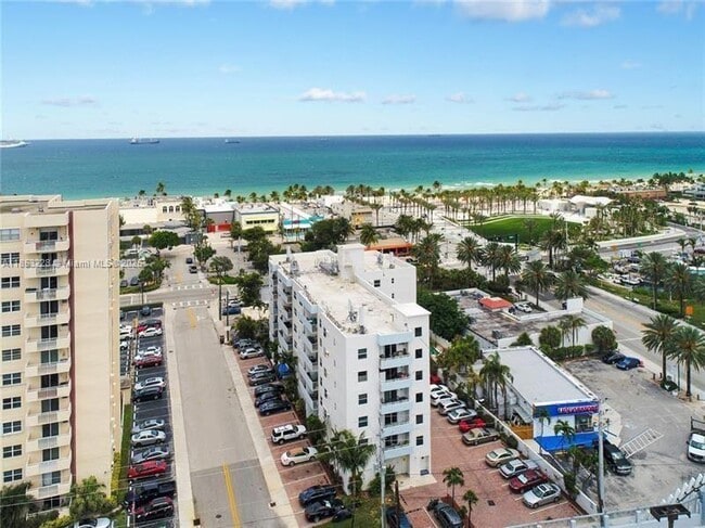 property at 2900 Banyan St