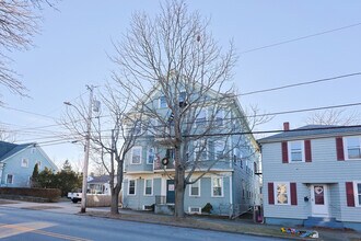 327 High St in Bristol, RI - Building Photo - Building Photo