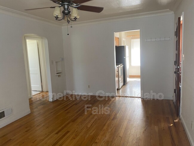 property at 275 E 15th St