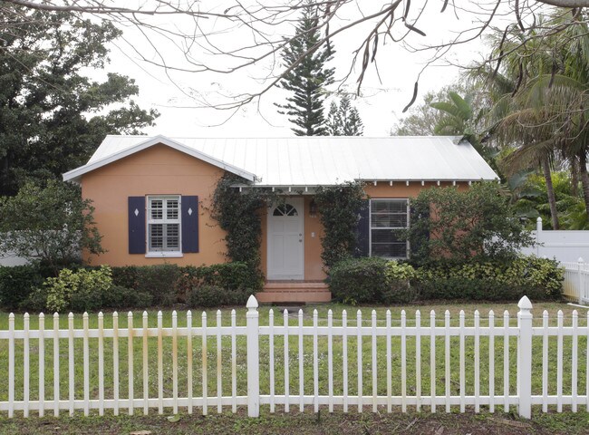106 NE 12th St in Delray Beach, FL - Foto de edificio - Building Photo