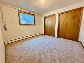 818 5th St NW in Waverly, IA - Foto de edificio - Building Photo