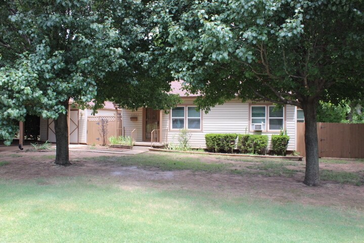 4521 SE 22nd St in Del City, OK - Foto de edificio