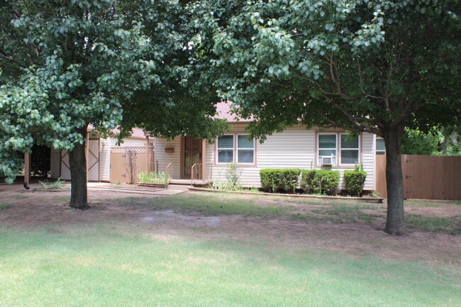 property at 4521 SE 22nd St