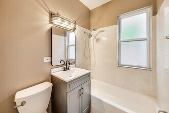 912 N Ashland Ave in Chicago, IL - Building Photo - Building Photo