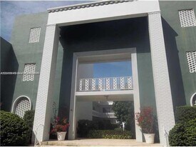 9920 Collins Ave in Bal Harbour, FL - Building Photo