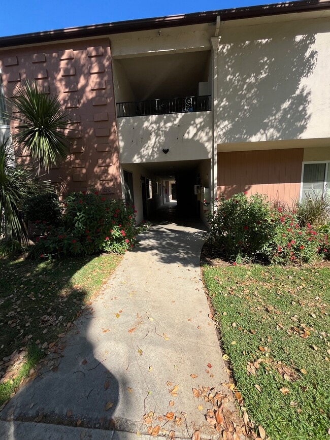 210 S Catalina Ave in Pasadena, CA - Building Photo - Building Photo