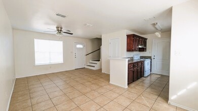 813 W Arroyo Park Ln in Harlingen, TX - Foto de edificio - Building Photo