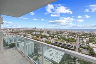 650 West Ave, Unit 2808 in Miami Beach, FL - Building Photo - Building Photo