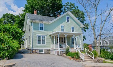 15 Melrose St in East Greenwich, RI - Building Photo - Building Photo