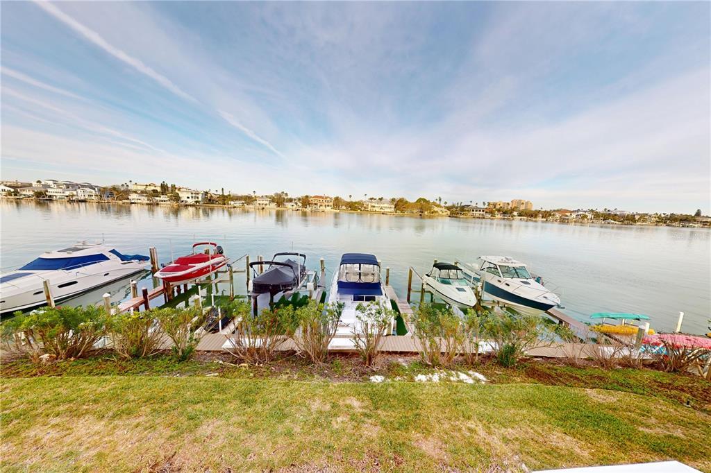 736 Island Way in Clearwater, FL - Building Photo