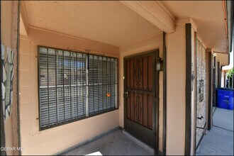 2629 Lake Victoria Dr in El Paso, TX - Building Photo - Building Photo