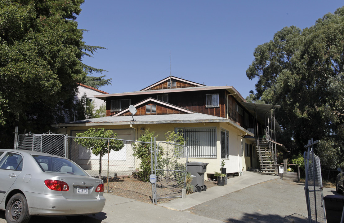 3186 McKillop Rd in Oakland, CA - Building Photo