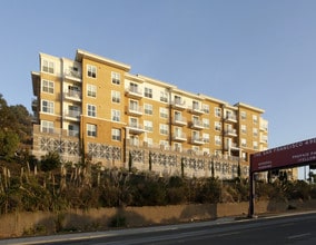 Candlestick Point Condominium in San Francisco, CA - Foto de edificio - Building Photo