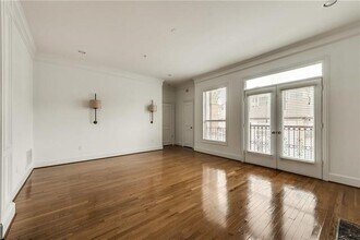 2885 Woodside St in Dallas, TX - Building Photo - Building Photo