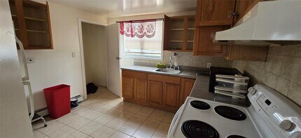263 W Merrick Rd in Valley Stream, NY - Building Photo - Building Photo