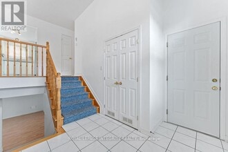81 Lloydalex Crescent in Ottawa, ON - Building Photo - Building Photo