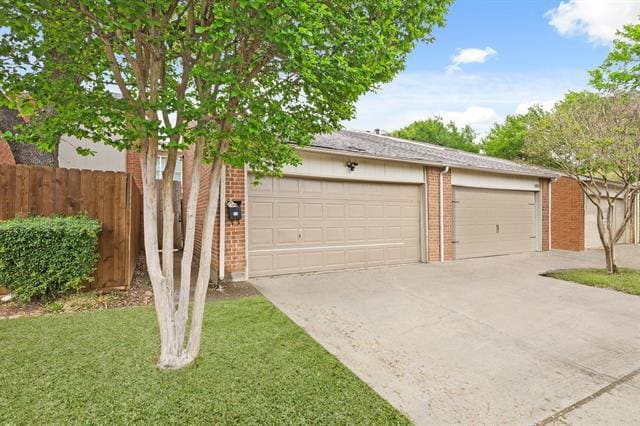 property at 2211 Salem Dr