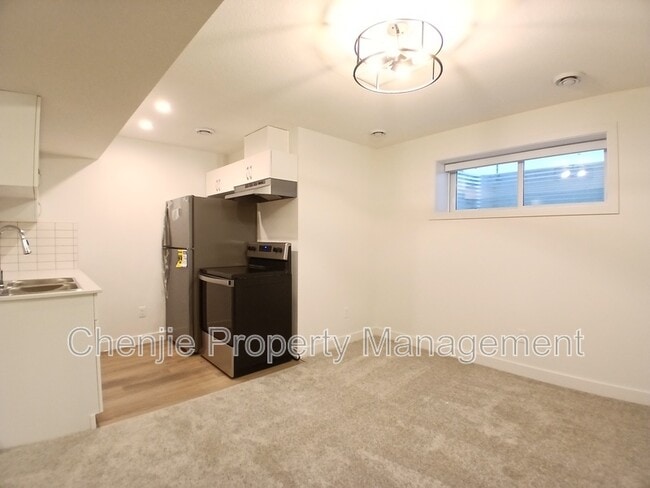 6351 King Wynd SW in Edmonton, AB - Building Photo - Building Photo