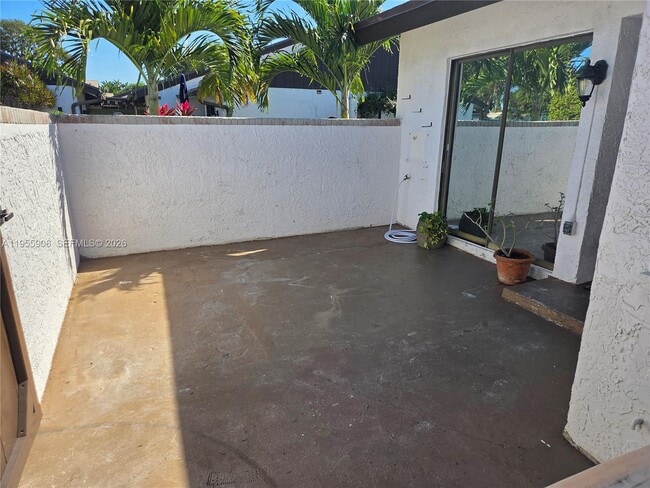 9352 Wedgewood Ln in Tamarac, FL - Building Photo - Building Photo