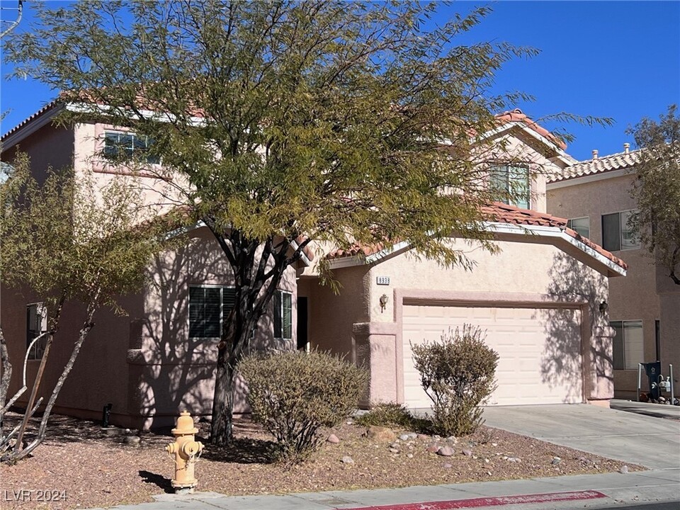 8938 Tomnitz Ave in Las Vegas, NV - Building Photo