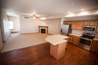 Cardinal Pointe in Iowa City, IA - Building Photo - Building Photo