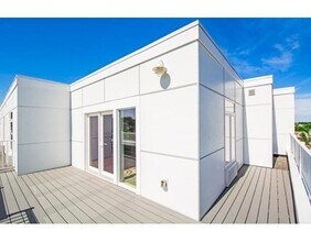 18 Cliveden St-Unit -604 in Quincy, MA - Building Photo - Building Photo