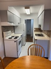 5127 Irving St in Burnaby, BC - Building Photo - Building Photo