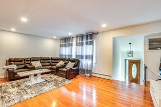 2851 Debra Way in Union, NJ - Building Photo - Building Photo