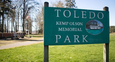 531 Maple St in Toledo, WA - Foto de edificio - Building Photo