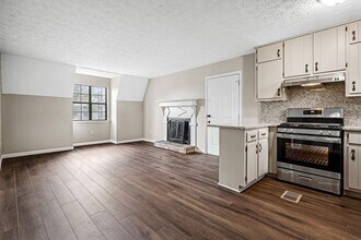 2037 Laboon Cir in Atlanta, GA - Building Photo - Building Photo