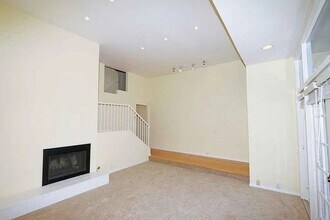 3194 Morning Way in San Diego, CA - Building Photo - Building Photo