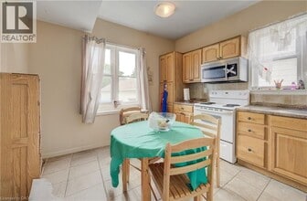 324 Maple Ave in Kitchener, ON - Building Photo - Building Photo