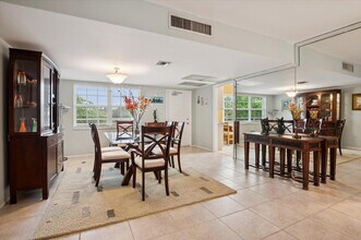 3900 Oaks Clubhouse Dr in Pompano Beach, FL - Building Photo - Building Photo