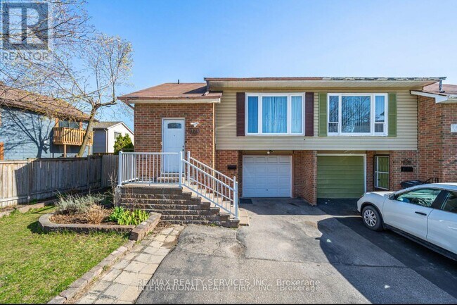 property at 124 Courtleigh Square