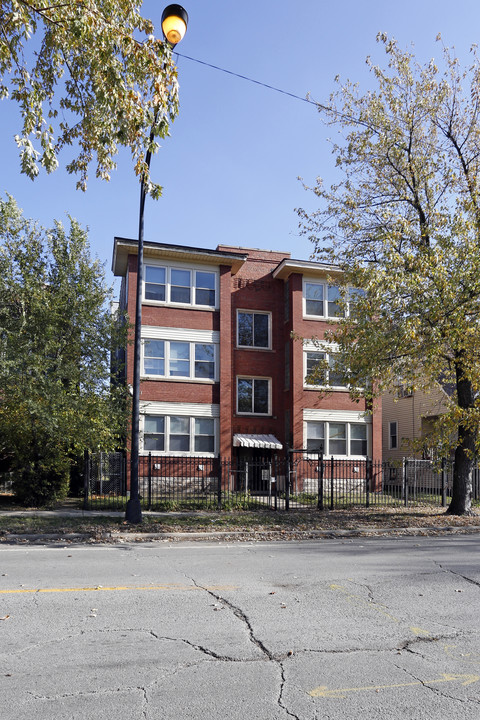 7945 S South Shore Dr in Chicago, IL - Building Photo