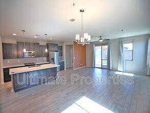 18450 W Louise Dr in Surprise, AZ - Building Photo - Building Photo