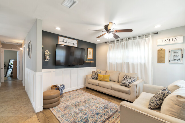 7703 Southside Ln in Tampa, FL - Building Photo - Building Photo