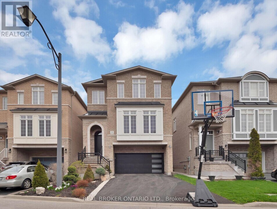 31 Mastwood Crescent in Toronto, ON - Building Photo
