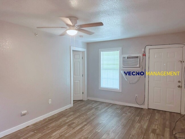 2305 Pinn Rd in San Antonio, TX - Building Photo - Building Photo